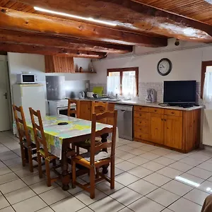 gite-rural-grange-des-pres-blancs-chaine-des-puys.hotels-rhonealpes.com/