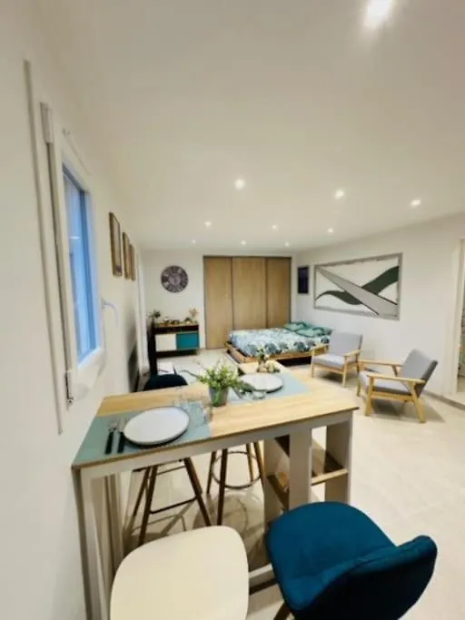 Joli Studio Dans Villa Nicoise Sur Les Collines Ницца Франция