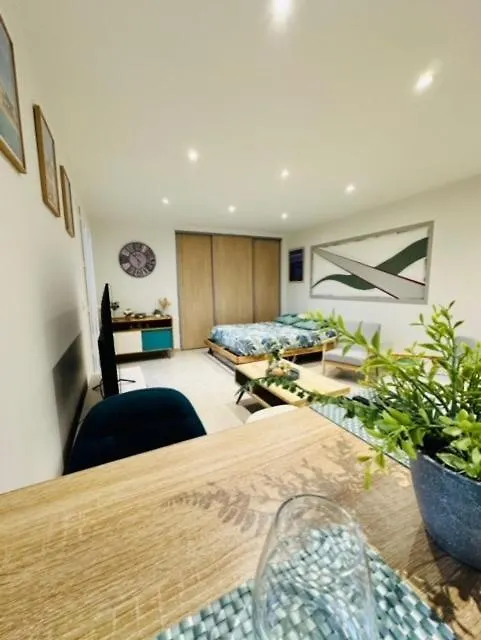 Joli Studio Dans Villa Nicoise Sur Les Collines Ницца Апартаменты