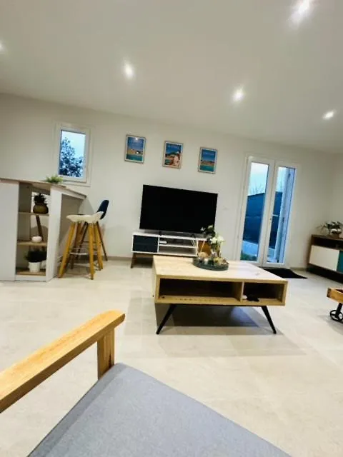 Joli Studio Dans Villa Nicoise Sur Les Collines Ницца